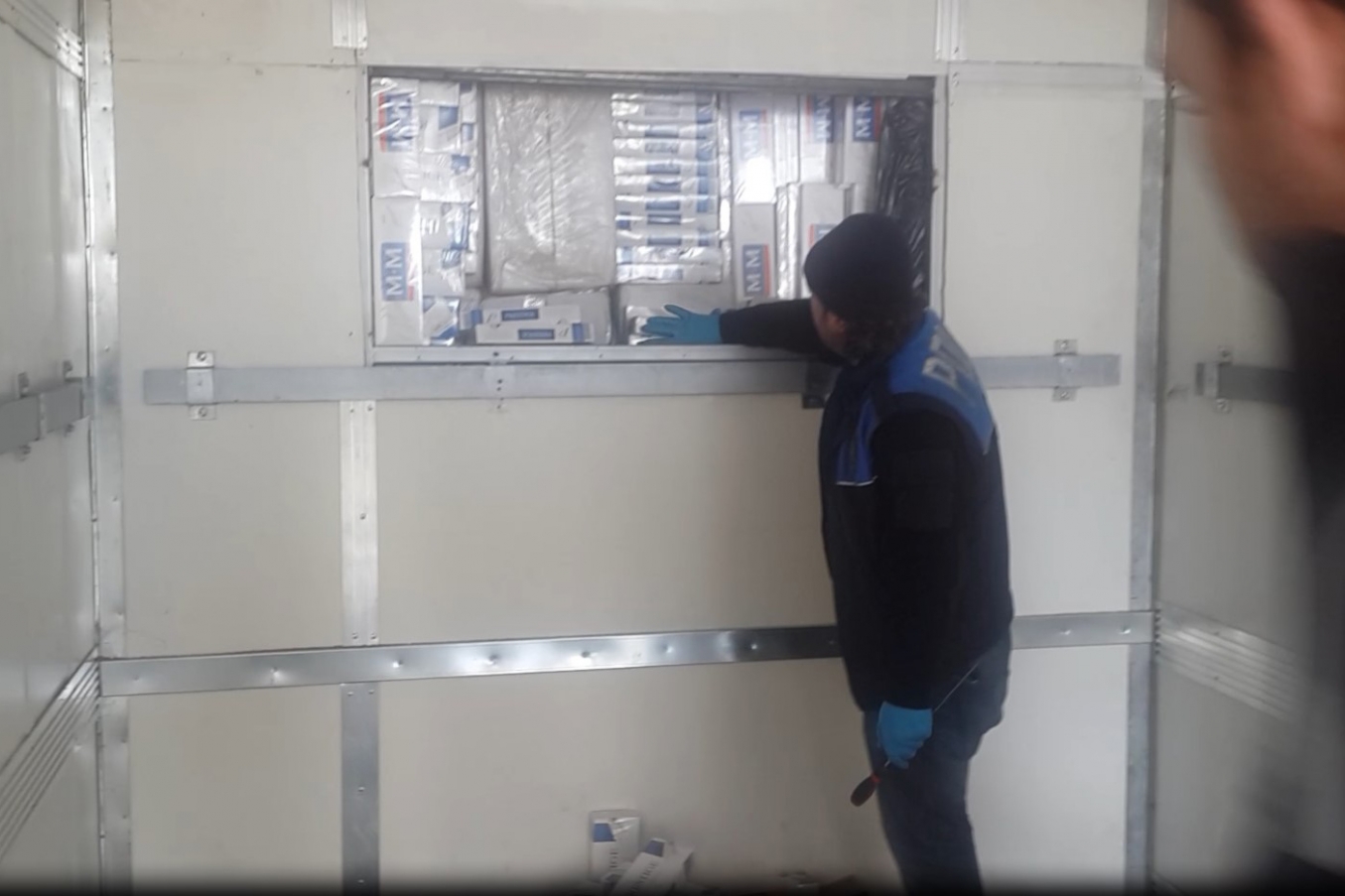 Gaziantep’te kaçak sigara ve torbacı baskını